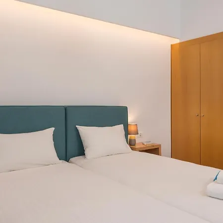 Hermes Front Apartment *