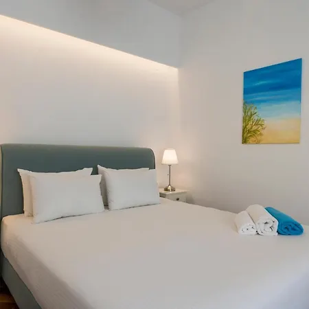 Hermes Front Apartment *