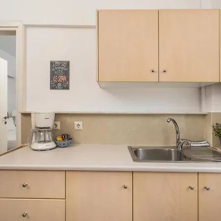 Hermes Front Apartment Stalos