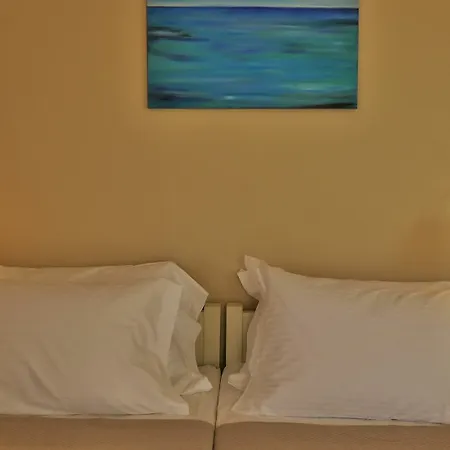Hermes Front Apartment
