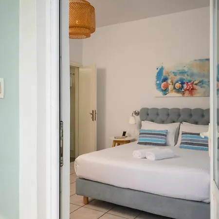 Hermes Front Apartment